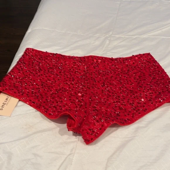 Brand new red shorts so fabulous - Picture 4 of 7